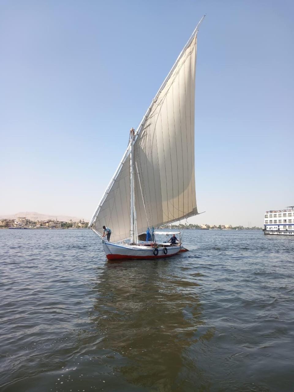 جزيرة العوامية Docked boat in Luxor