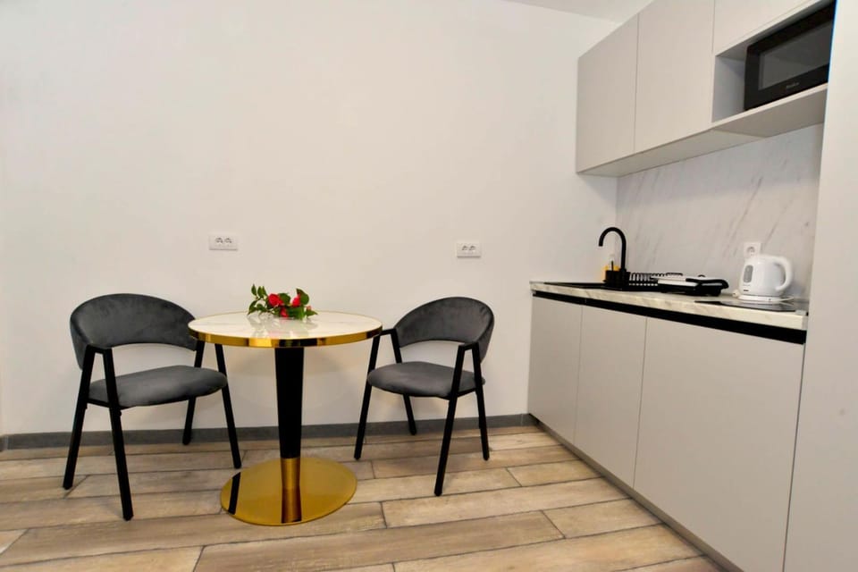 Coffee/tea facilities, Dining area
