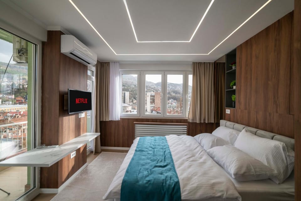 Bed, TV and multimedia, Photo of the whole room, Bedroom, air conditioner