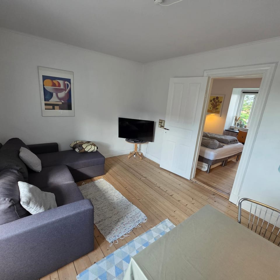 Communal lounge/ TV room, TV and multimedia, Living room, Evening entertainment