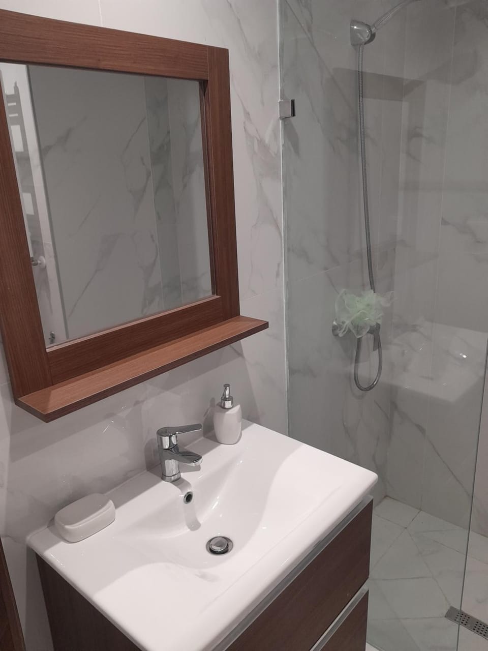 Luxueux appartement meublé bien équipé avec accès piscine et salle de sport Apartment in Mrezga
