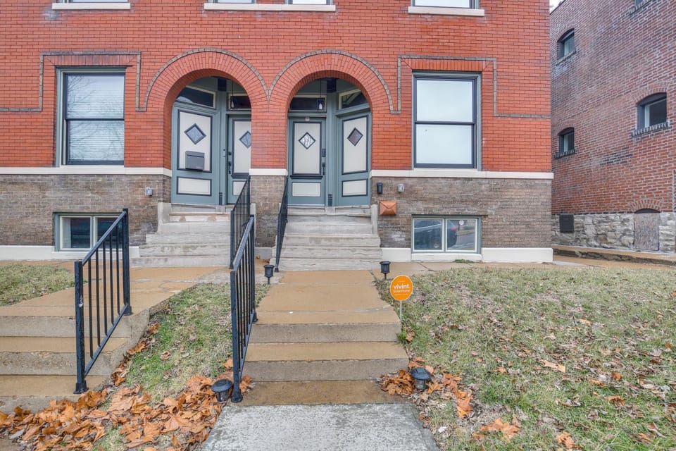Walk to Gravois Park: 'Nice Home' w/ Garage House in Saint Louis