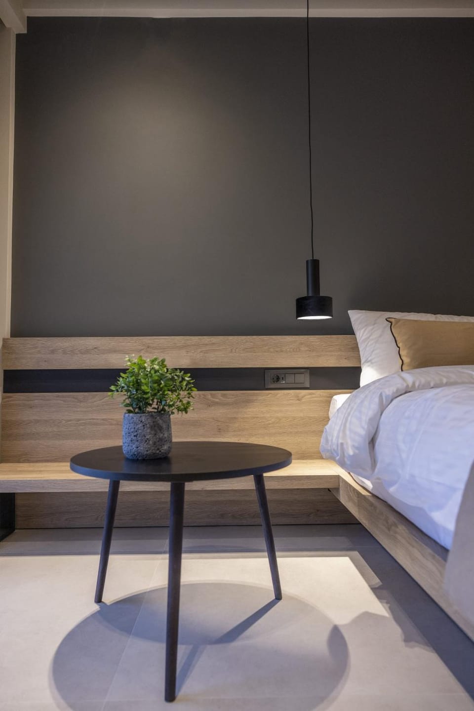 Bed, Living room, Photo of the whole room, Seating area, Bedroom