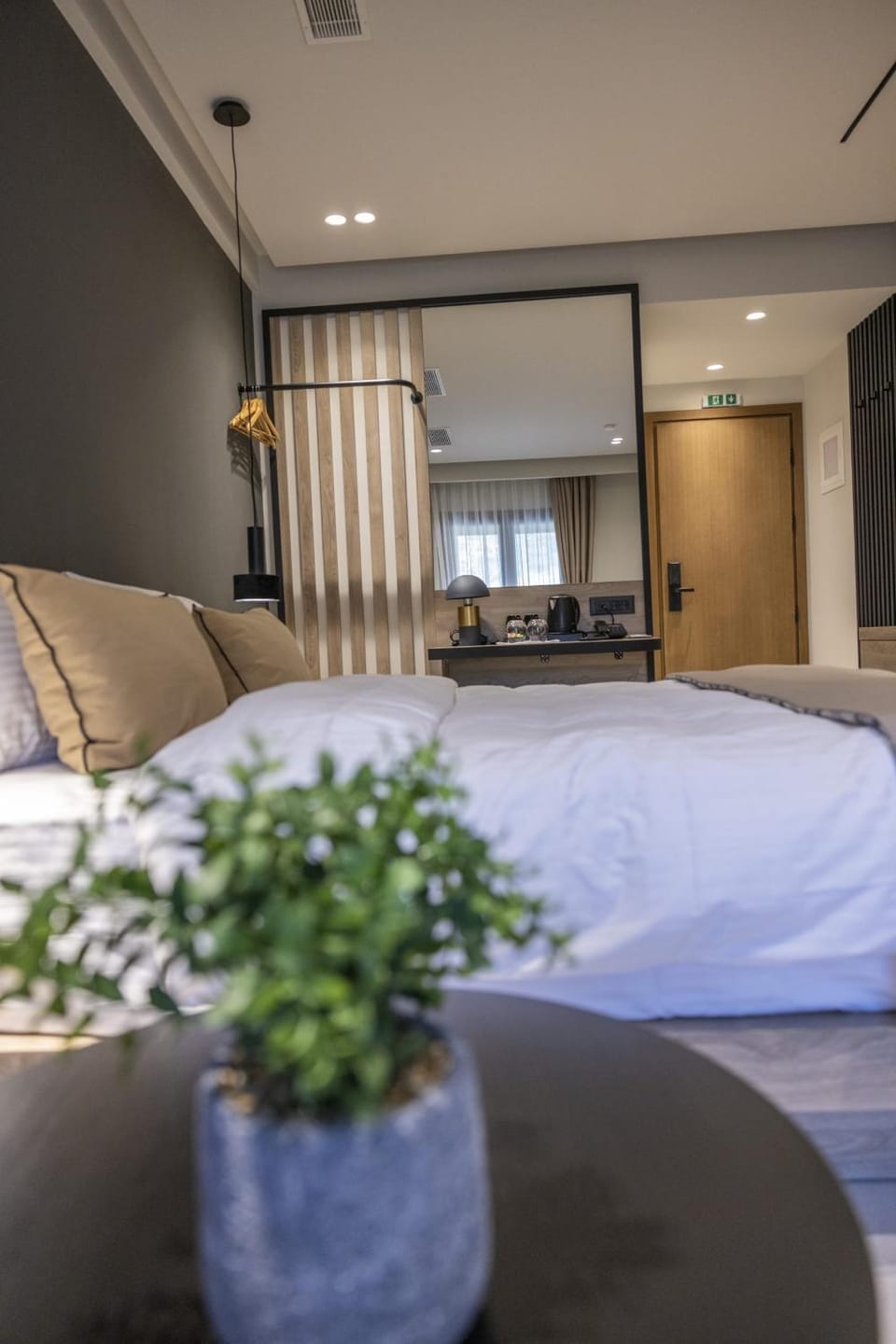 Bed, Living room, Photo of the whole room, Seating area, Bedroom