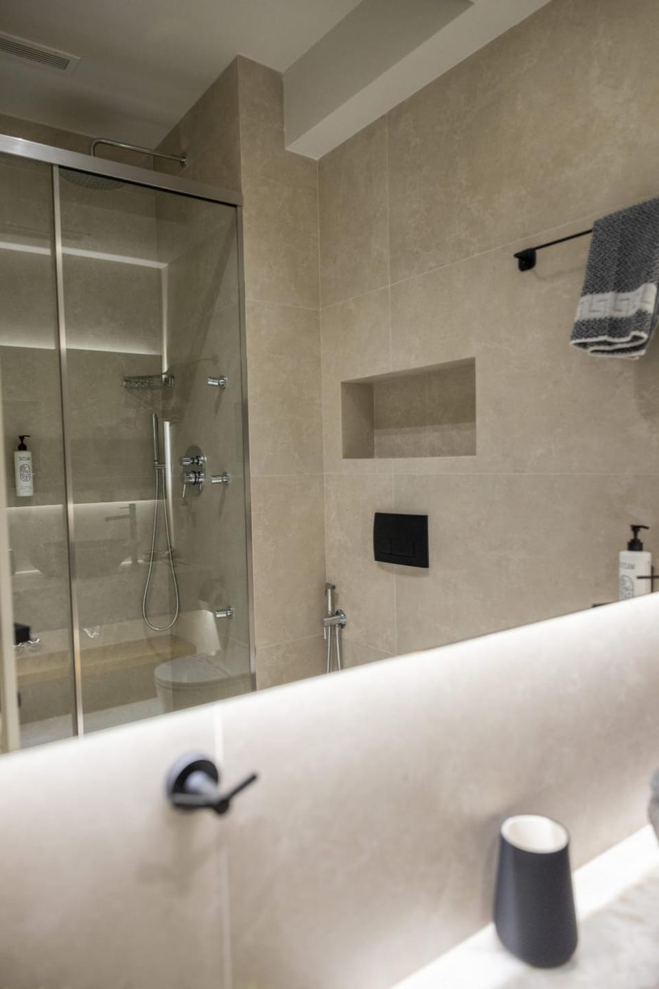 Shower, Bathroom, Bath, towels