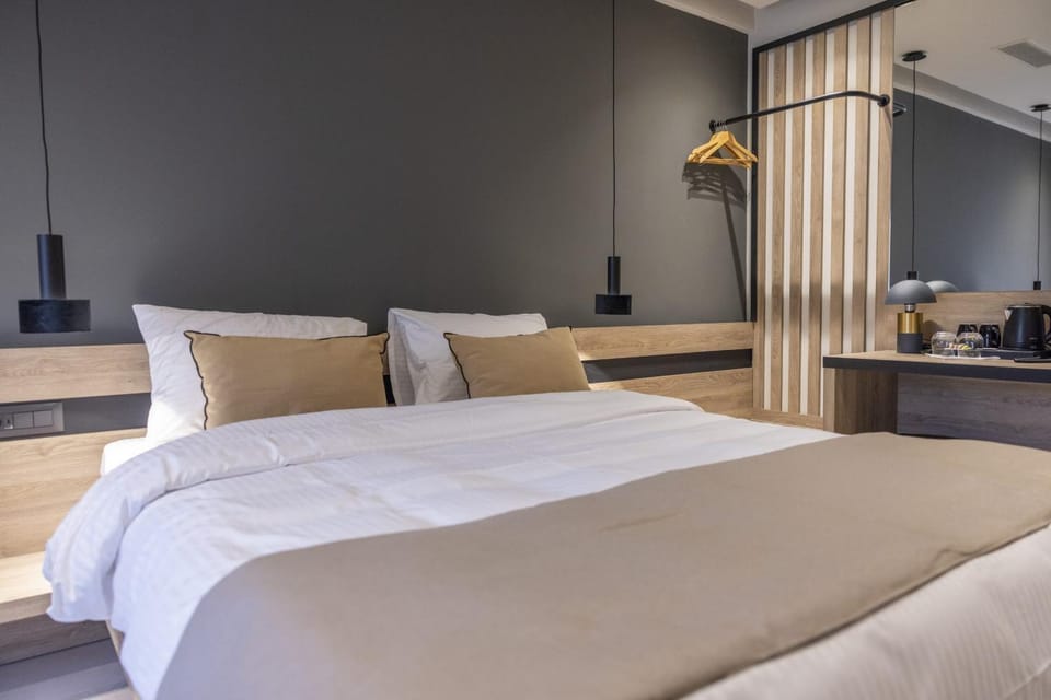Bed, Kitchen or kitchenette, Photo of the whole room, Bedroom