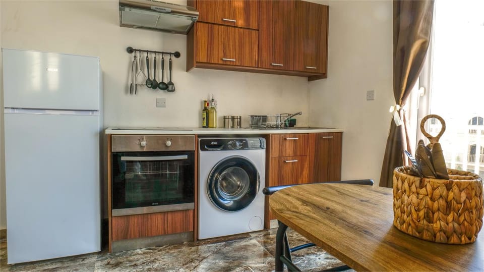 Food, oven, washing machine, kitchen