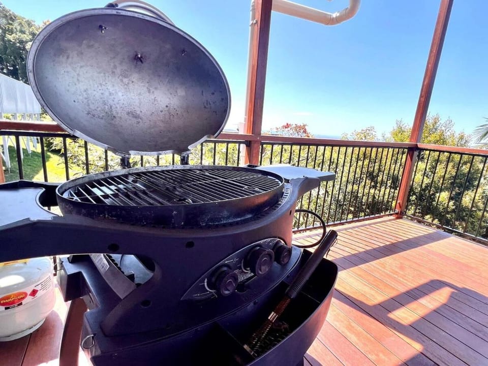 Mountain Retreat Scenic Getaway with BBQ House in Tamborine Mountain