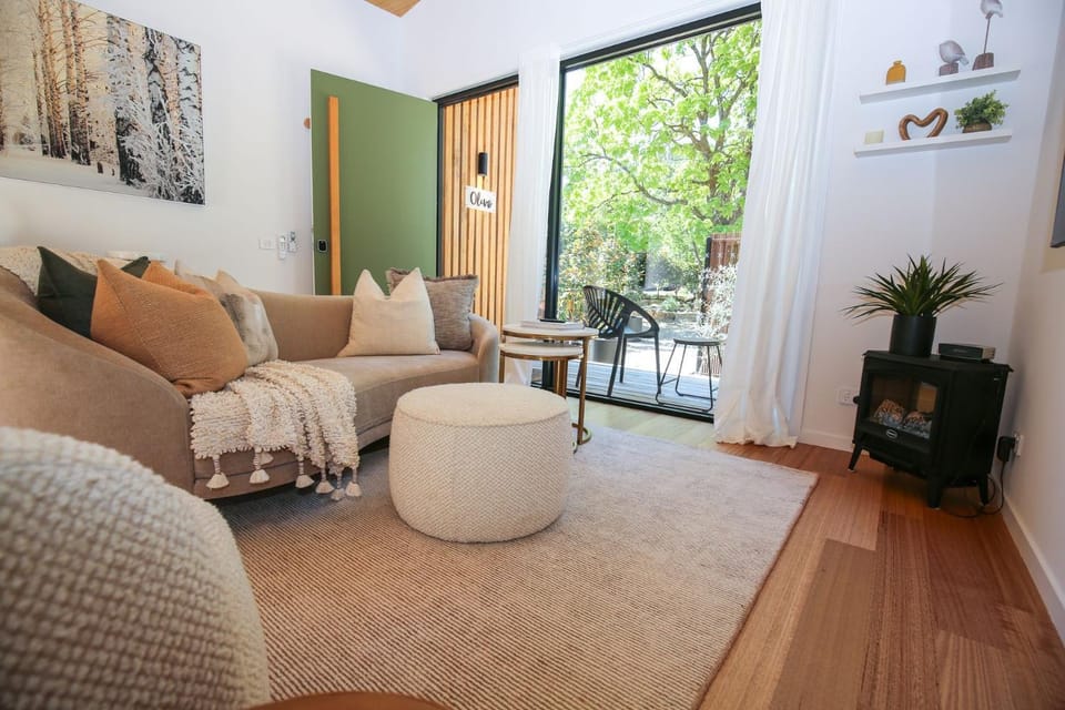 Patio, Living room, Seating area, Dining area, heating