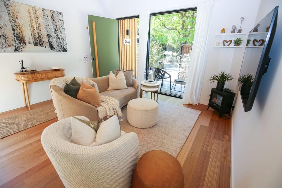 TV and multimedia, Living room, Seating area, heating, air conditioner
