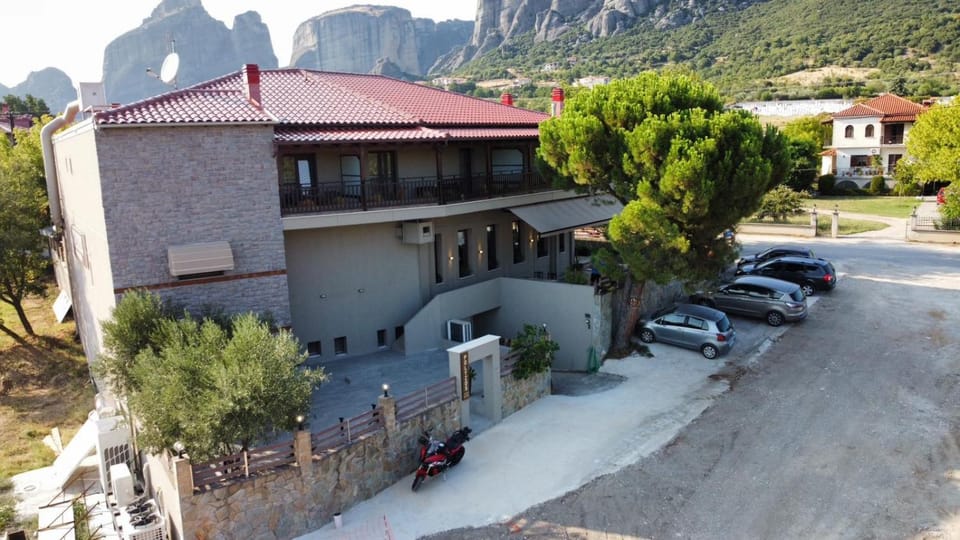 Polyzos Luxury Suites Meteora #5 - Adults Friendly Apartment in Kalabaka