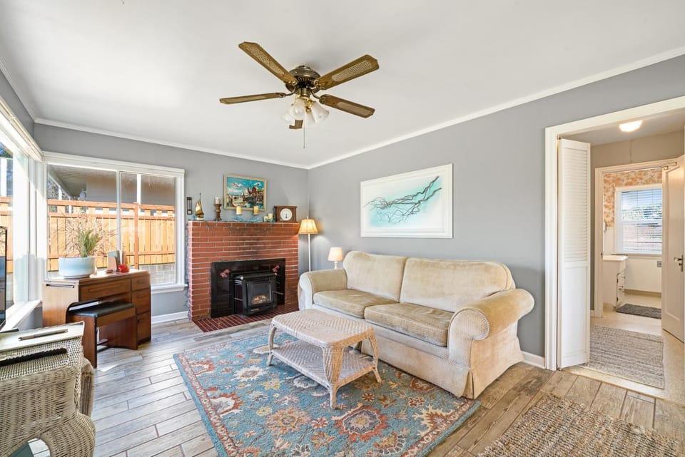 Breaker Ave Beach Cottage Pet Friendly House in Rockaway Beach