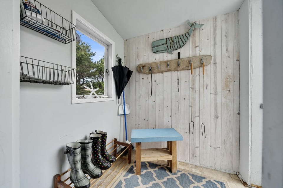 Charming Beach Cabin Close Beach Access Cabin in Nedonna Beach