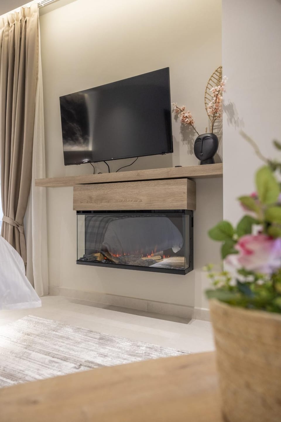 Communal lounge/ TV room, Bed, TV and multimedia, Photo of the whole room, Evening entertainment, Bedroom