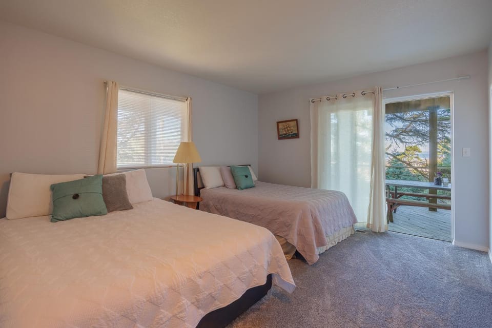 Cape Meares 4BR Oceanview Retreat King Bed House in Cape Meares