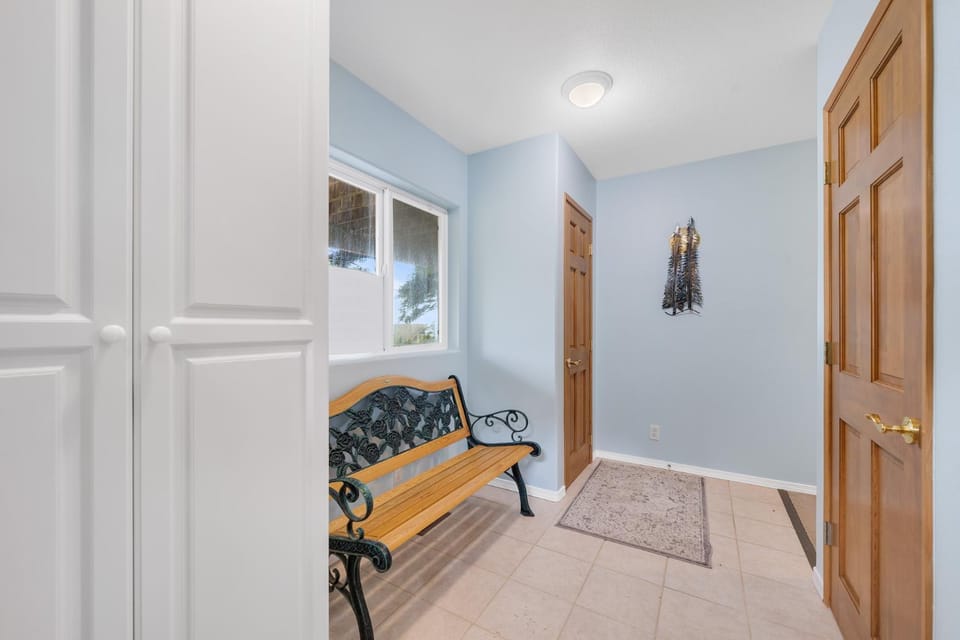 Cape Meares 4BR Oceanview Retreat King Bed House in Cape Meares