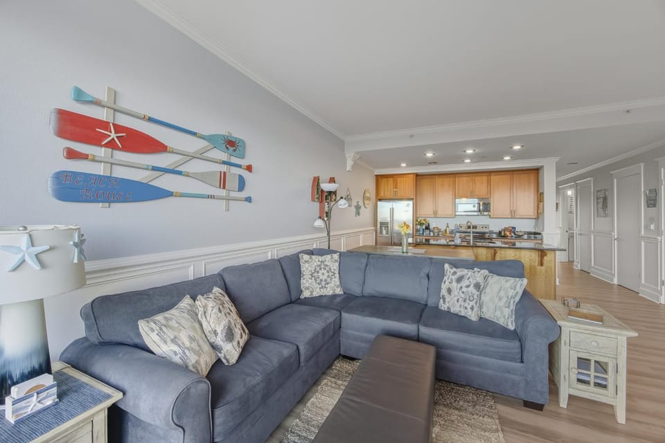 Oceanfront Condo King Suite & Pet-Friendly Stay House in Rockaway Beach