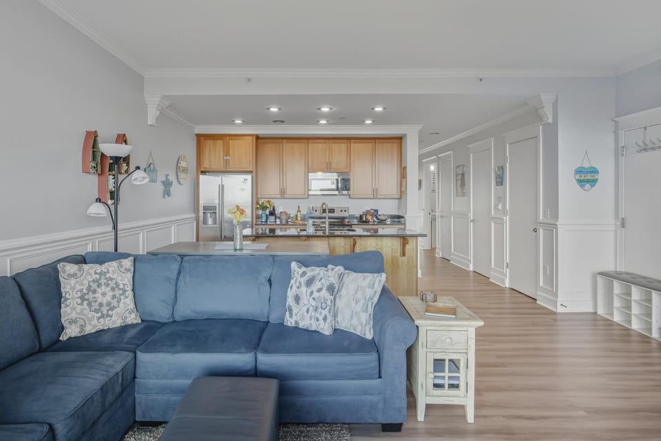 Oceanfront Condo King Suite & Pet-Friendly Stay House in Rockaway Beach
