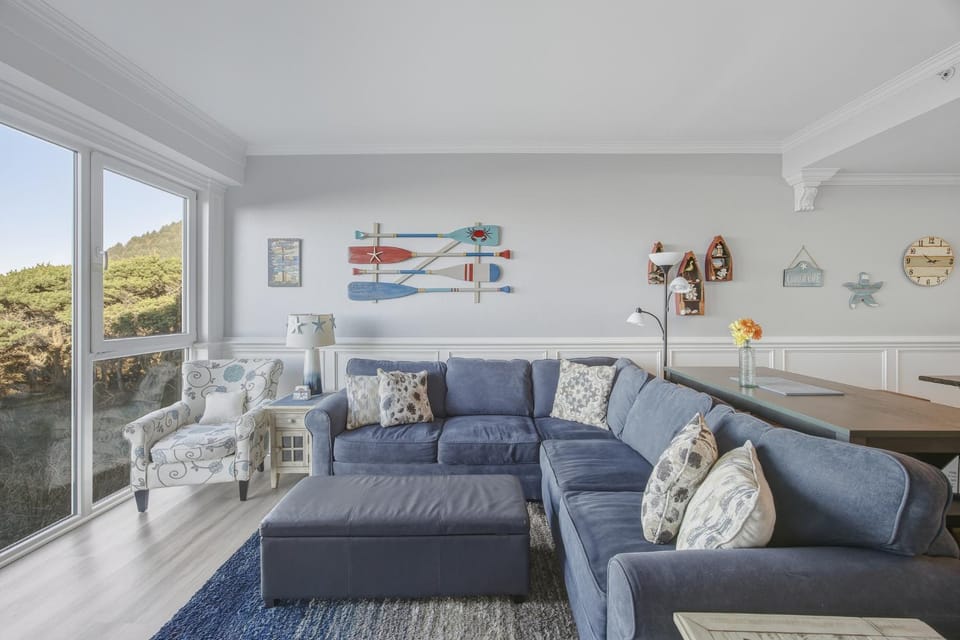 Oceanfront Condo King Suite & Pet-Friendly Stay House in Rockaway Beach