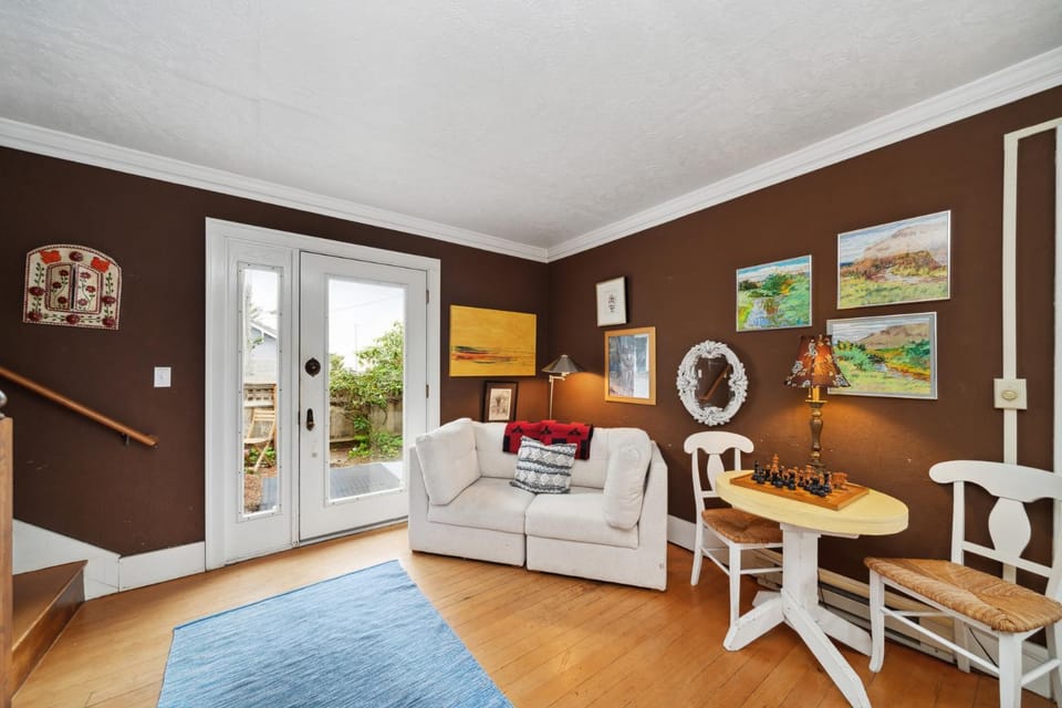 Susans Beach Cottage Steps to Sand & Surf! House in Manzanita