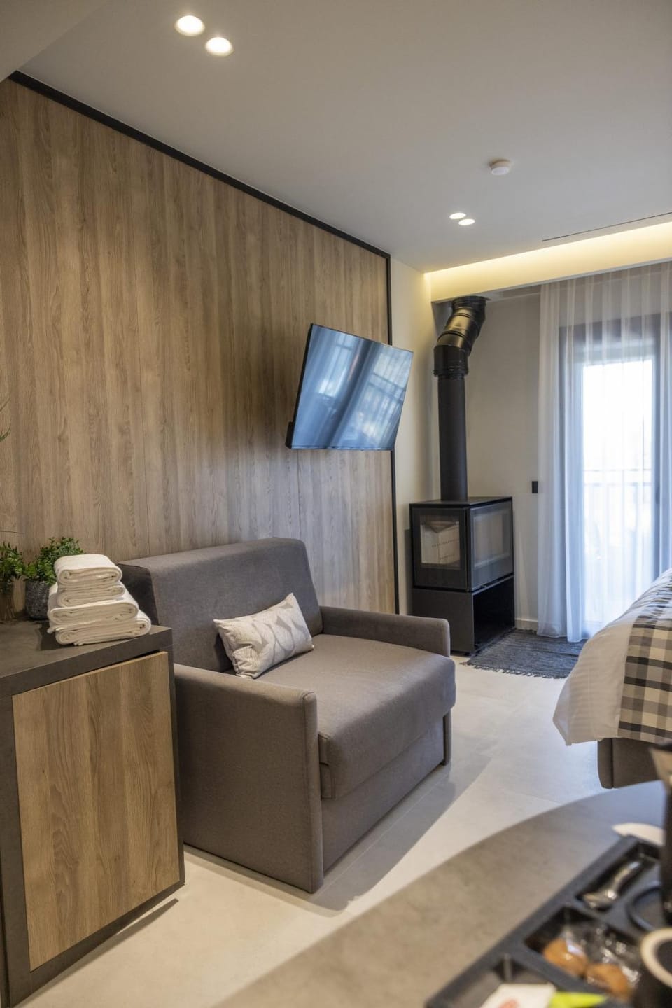 Communal lounge/ TV room, TV and multimedia, Living room, Seating area, Evening entertainment