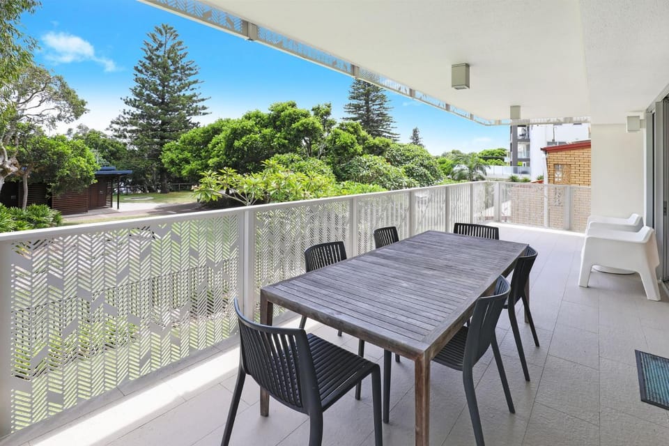Hume Parade 19, Unit 1, Currimundi Apartment in Currimundi