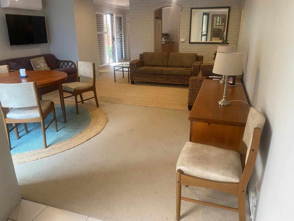 TV and multimedia, Living room, Dining area