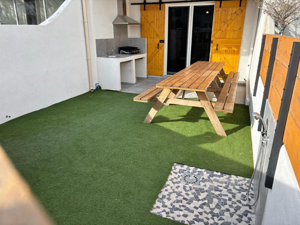 Maison avec cour 8 personnes - Bazarette House in Saintes-Maries-de-la-Mer