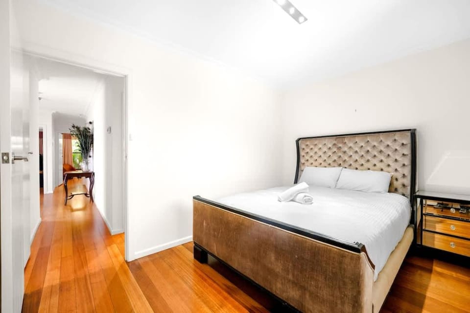 Perfectly Located Family Home in Hoppers Crossing House in Melbourne