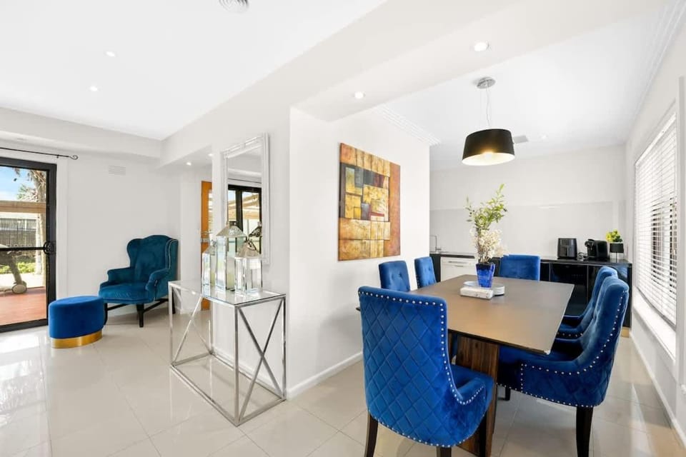 Perfectly Located Family Home in Hoppers Crossing House in Melbourne