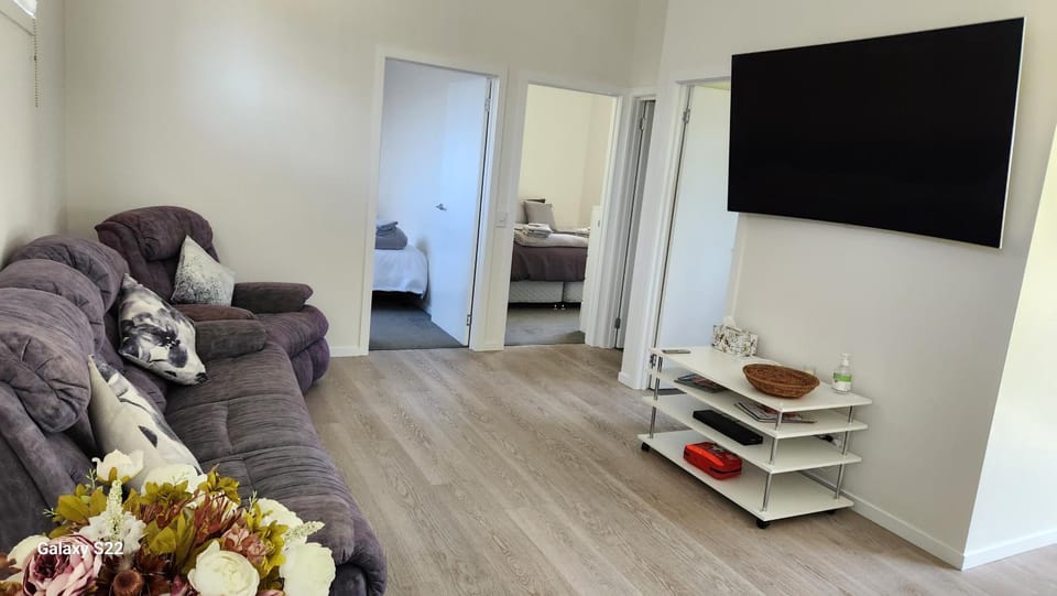 TV and multimedia, Living room, Evening entertainment