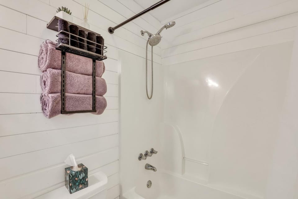 Shower, Bathroom, towels
