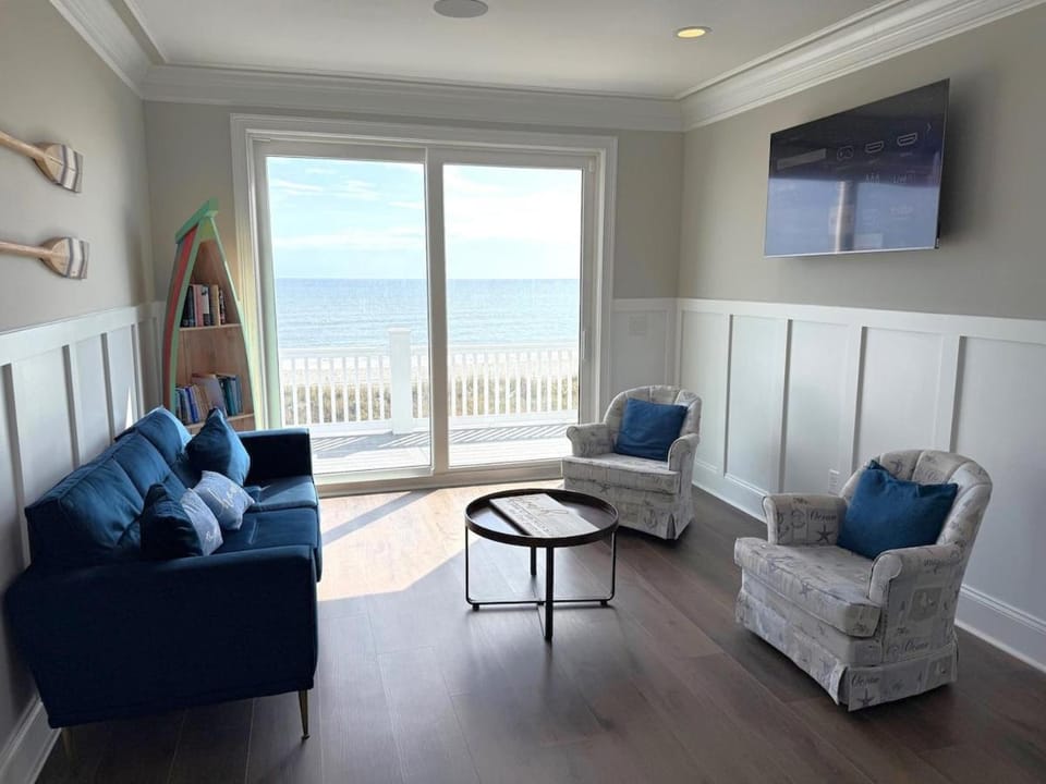 Bailey's Lighthouse Luxury Oceanfront Beach House House in Atlantic Beach