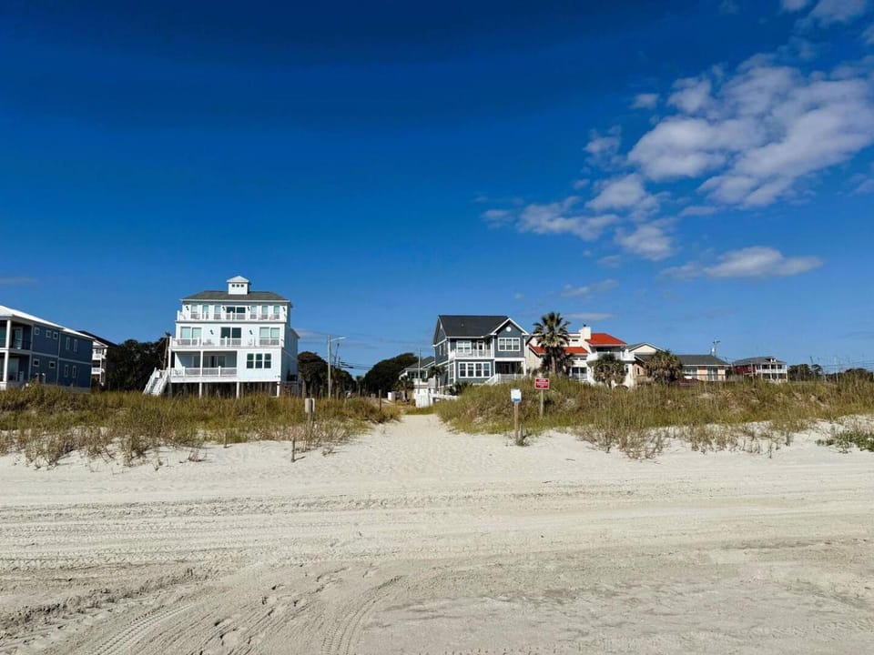 Bailey's Lighthouse Luxury Oceanfront Beach House House in Atlantic Beach