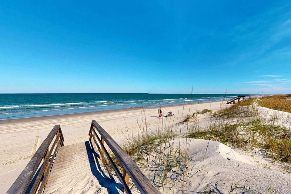 Quaint Beach View St Aug Home - Lasolas House in Vilano Beach