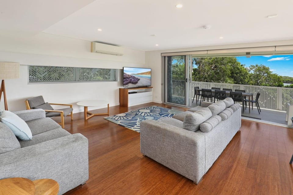 Hume Parade 19, Unit 2, Currimundi Apartment in Currimundi