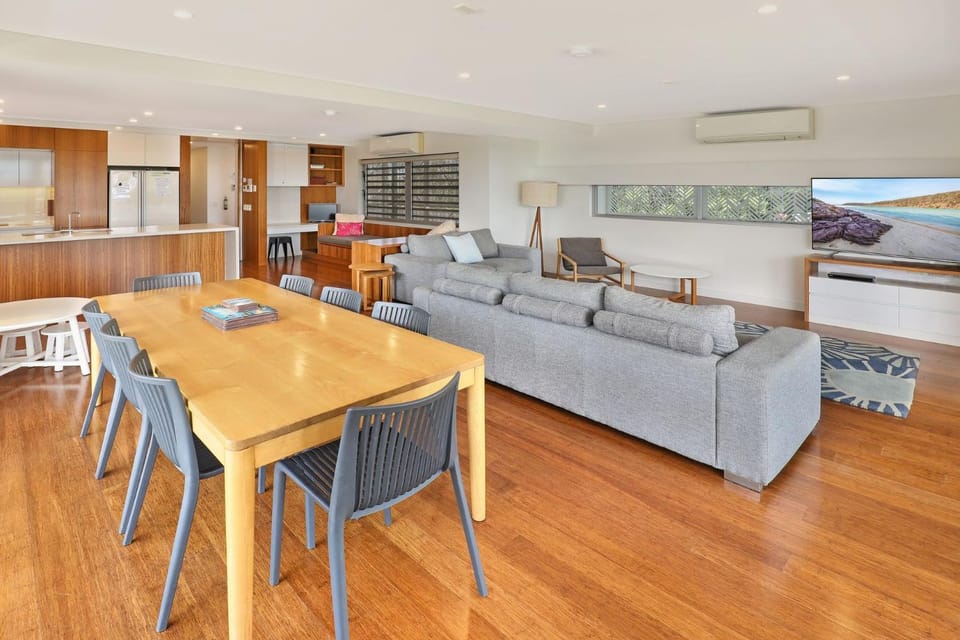 Hume Parade 19, Unit 2, Currimundi Apartment in Currimundi