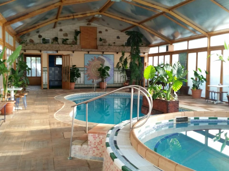 Hot Tub, Swimming pool