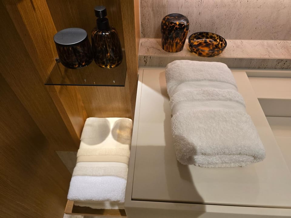 Bathroom, towels