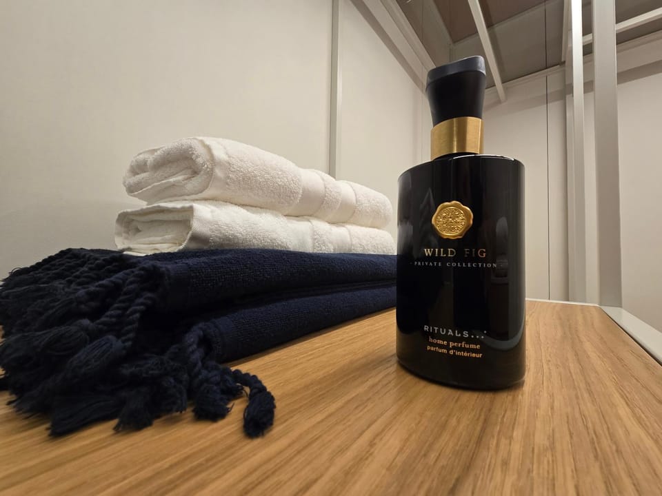 towels, wardrobe