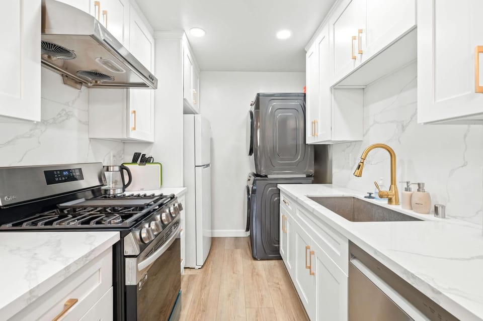 Modern Cozy Retreat Stylish Stay with Patio & Parking Apartment in Monterey Park