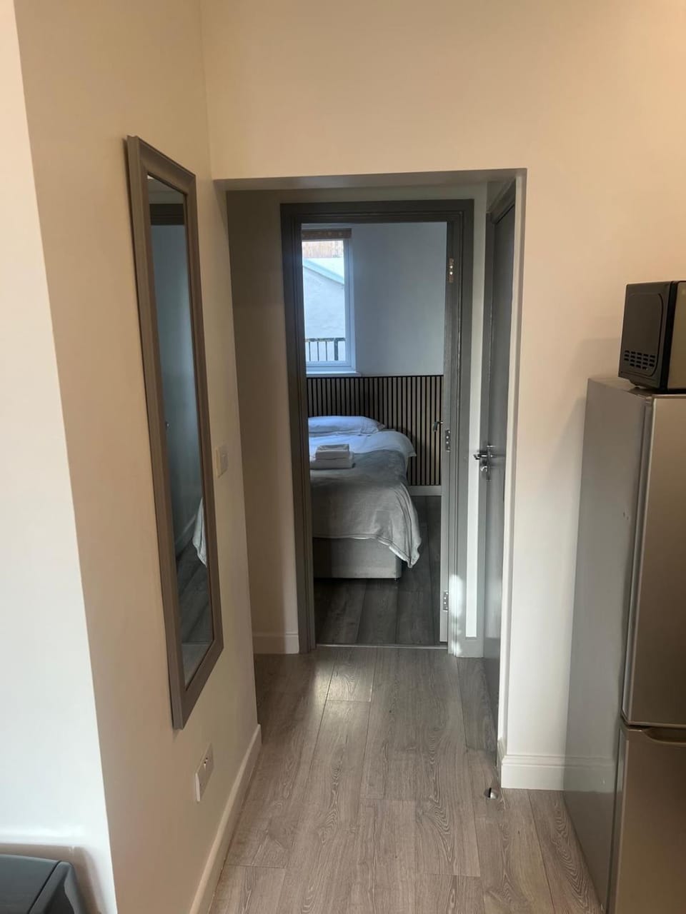 Fully Furbished Entire Flat 3 Apartment in London