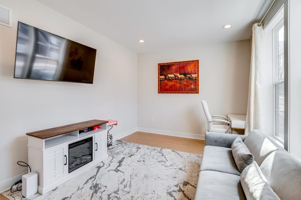 10 Mi to Morristown: Stylish Home Near Trails! House in Rockaway