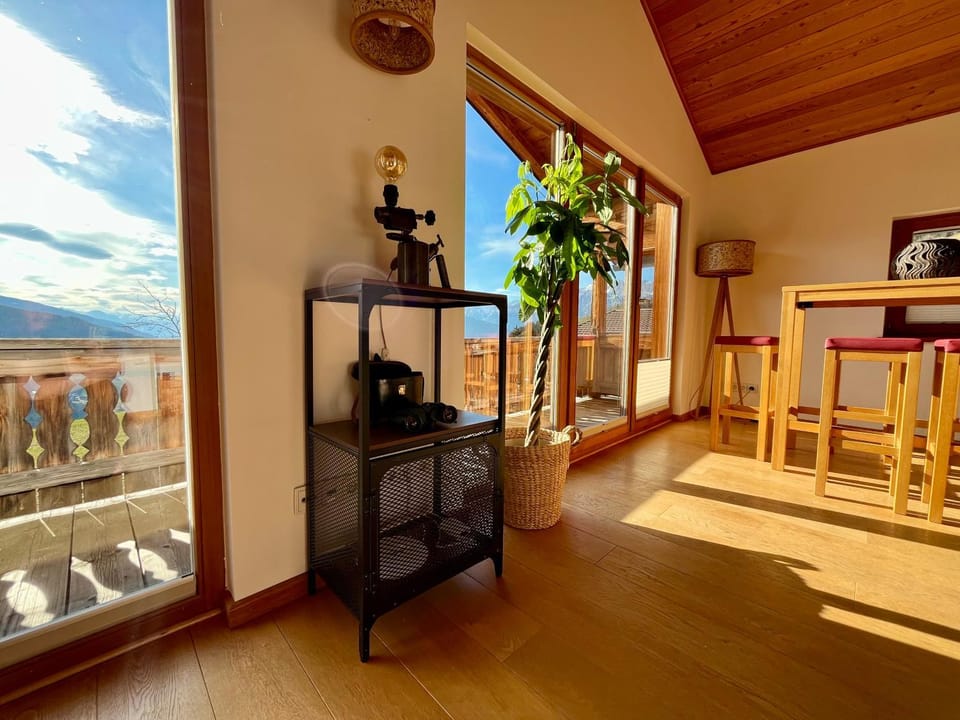 Natural landscape, View (from property/room), Balcony/Terrace, Living room, Seating area, Dining area, Mountain view