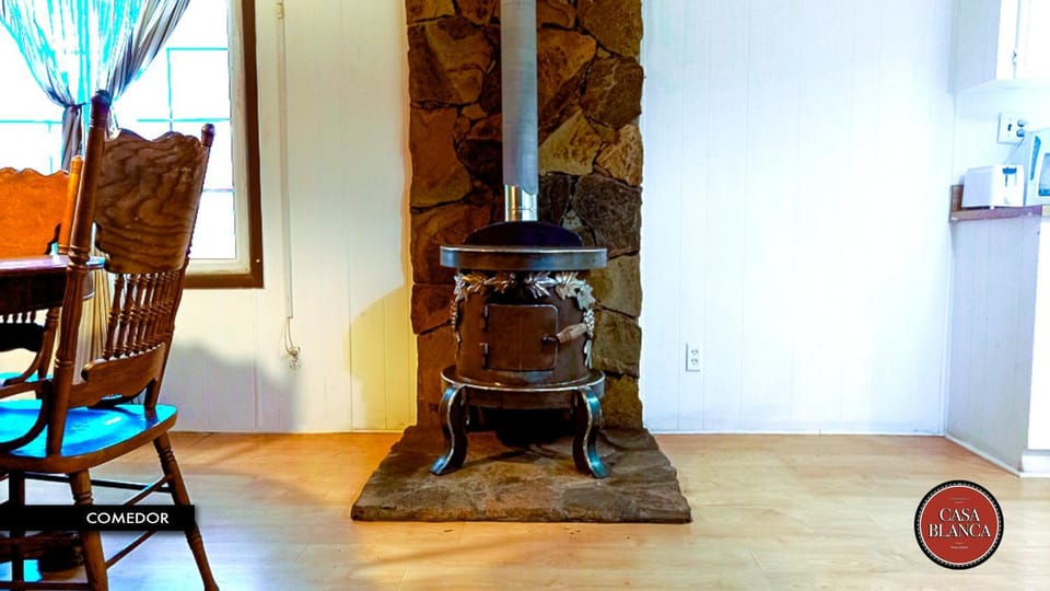 Dining area, fireplace, heating