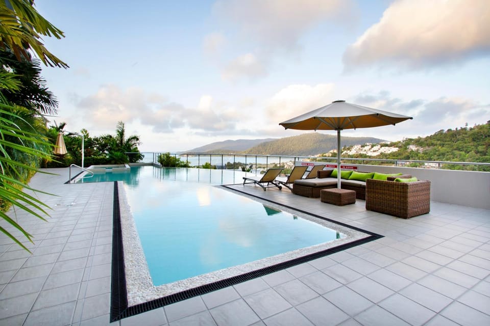 Day, Swimming pool, sunbed