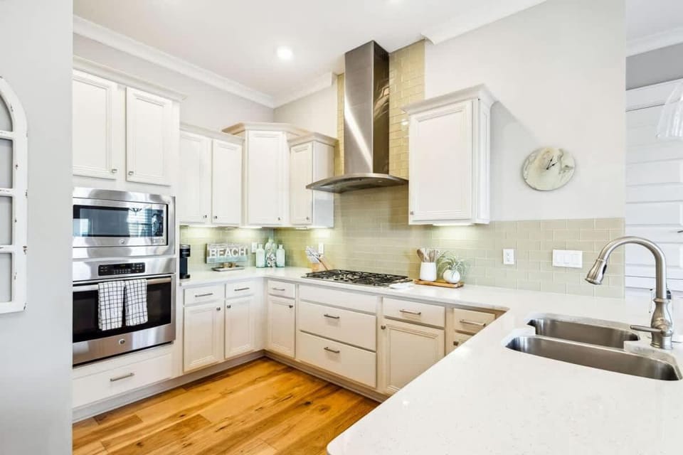 Klean Livin by Stay on 30A, Pool, Bikes, Golf Cart House in South Walton County