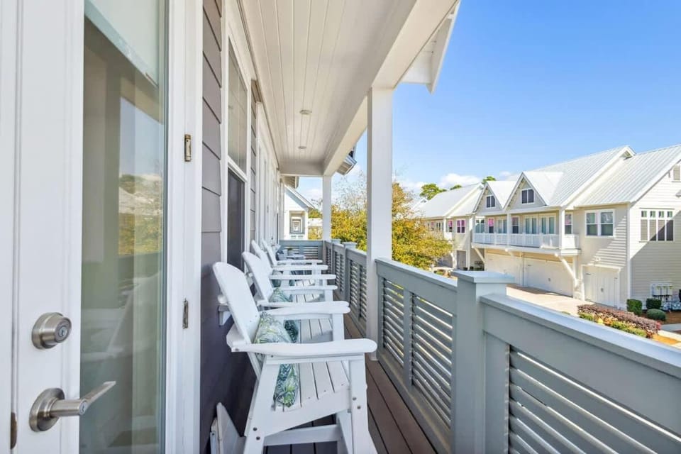 Klean Livin by Stay on 30A, Pool, Bikes, Golf Cart House in South Walton County