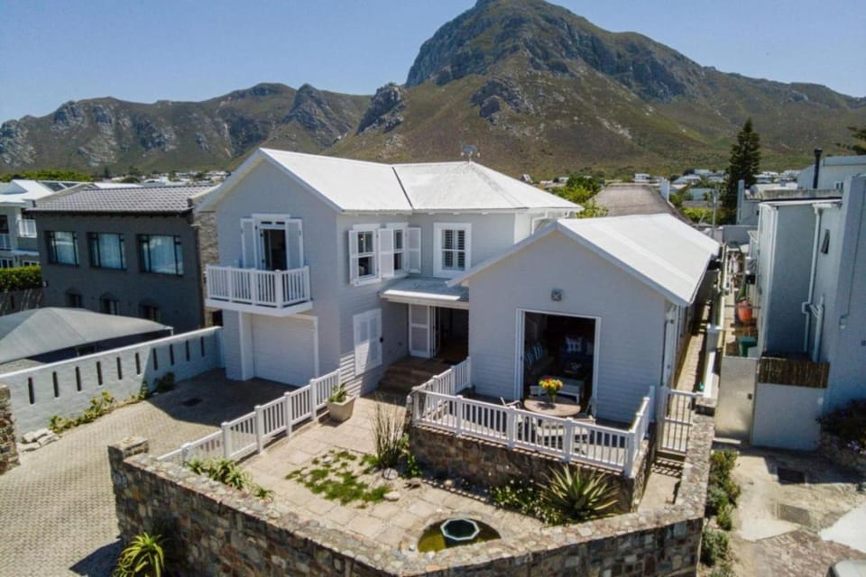 Property building, Natural landscape, Mountain view