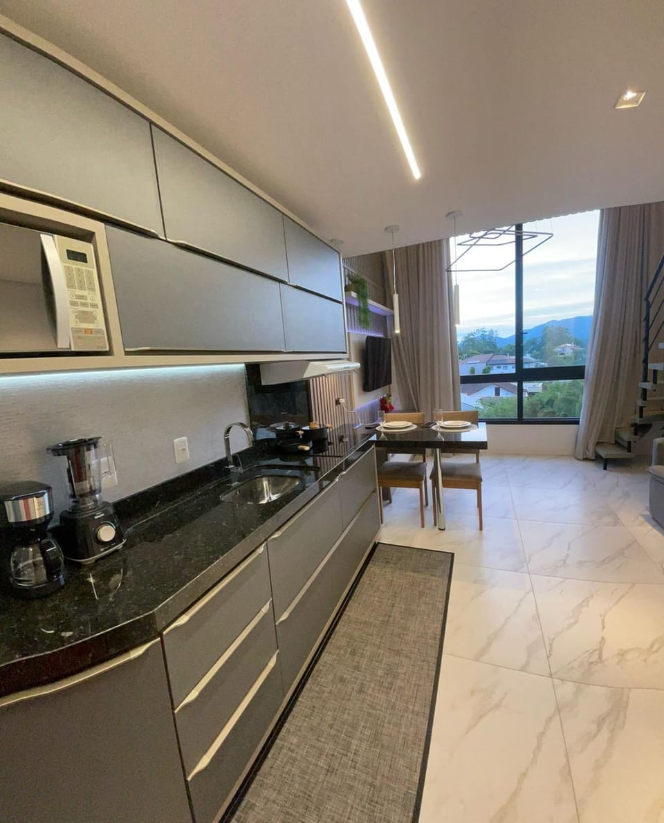 Kitchen or kitchenette, Dining area, stove